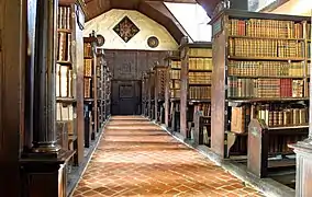 上部図書館の南棟