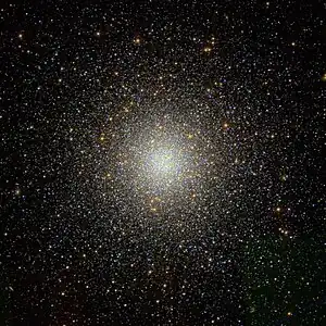 スローン・デジタル・スカイサーベイ (SDSS) で撮影された球状星団M53。SDSSは、全天の約1/4を可視光で撮像・分光する掃天観測プロジェクトで、観測にはニューメキシコ州アパッチポイント天文台にある口径2.5 m広視野望遠鏡が用いられた。
