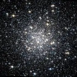 ハッブル宇宙望遠鏡による球状星団 M56提供:NASA/STScI