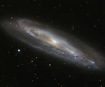 中間渦巻銀河M98。チリ共和国アタカマ砂漠にあるヨーロッパ南天天文台 (ESO) のラ・シヤ天文台の口径3.6m新技術望遠鏡 (New Technology Telescope, NTT) による撮像。