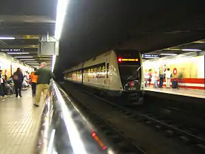 L1線のÀngel Guimera駅