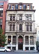 #61: このビルは1867年に銀行として建てられたが、1937年から教会となっている。1969年にニューヨーク市歴史建造物 (en) に登録された。