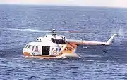 スポンソンのフロートを展開して着水したポーランド海軍のMi-14