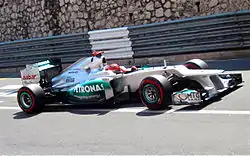 モナコGPで走行中のF1 W03ドライバーはミハエル・シューマッハ