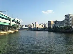 千鳥橋より望む御笠川(上流側)