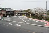 駅前とバス停（2011年4月）