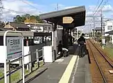 駅名標と待合所（営業当時）