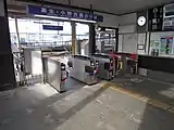 焼失前の下り線側駅舎内（2017年9月）