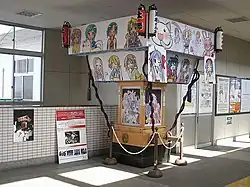 鷲宮駅改札内に展示された『らき☆すた』神輿(2010年3月撮影)