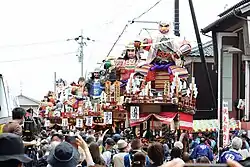 三国神社前に勢揃いした山車 2022年撮影