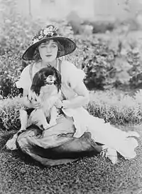 女優ミルドレッド・デイヴィス、1921年