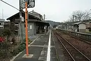 2番線ホーム西側から見た上下線ホーム