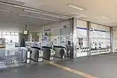 改札口と切符券売機(2022年8月)