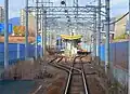南ウッディタウン駅の構内を横山駅側より望む。左側の空き地は複線化に備えた用地。（2008年11月26日）