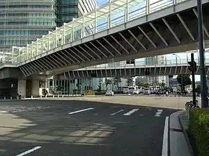 みなとみらい歩道橋(跨道人道橋)