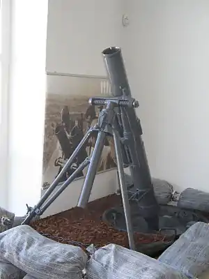 120mm迫撃砲PM-38後継のPM-43と併せ、第二次大戦中の最優秀迫撃砲と称されるソ連軍の傑作重迫撃砲。ドイツ軍は本砲の性能を高く評価し、ほぼフルコピーである12cm迫撃砲GrW42を開発した