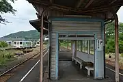 待合室。側線に車両が留置されている（2020年5月）