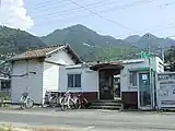 駅舎（2007年8月、外壁塗り替え前）