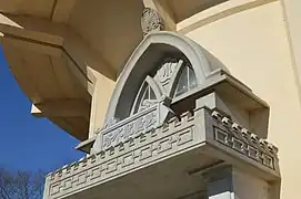 入口上部装飾