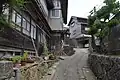傾斜地に住宅がひしめく網野町三津の集落