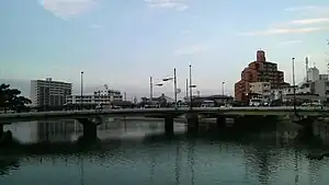 三ツ合橋の中央にある交差点