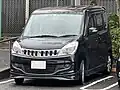 純正アクセサリーのメッキグリルを装着した車両