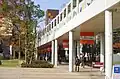 くすのき広場とアリオ側エントランスを連絡する歩道と連絡橋