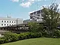 大屋根の下は、夏にはビアガーデンになる