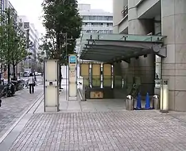 三越前駅 三井タワー脇出入口(2007年12月11日)