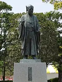 24:徳川光圀公像