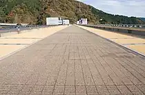 宮ヶ瀬ダムの天端