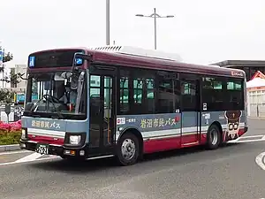 岩沼市民バス(ミヤコーバス所有の新規ラッピング車両。岩沼駅東口にて)