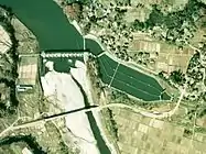 宮中取水ダム信濃川発電所の起点となる取水ダム 国土交通省 国土地理院 地図・空中写真閲覧サービスの空中写真を基に作成