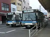 延岡駅前バスセンターで並ぶ宮野浦行きと高千穂行き