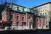 京都中央支店(京都市中京区〈烏丸三条〉)。1906年(明治39年)竣工の辰野式建築を再建した。