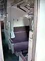 警備員添乗室の寝台兼用座席 オロネ14形客車と同様の構造（マニ30 2012）