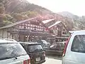 川の駅もがみ店（山形県最上郡最上町）。最上町の地場産「もがみ杉」を使用し「古来大和造り」工法で建てられた丸太仕様。