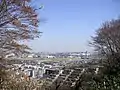 園内から府中方面を望む