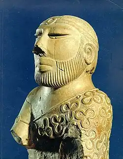 神官王像