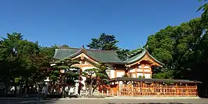 本殿・拝殿（西側）