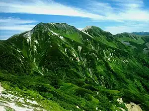 弓折岳から望む樅沢岳、2004年8月12日(撮影)