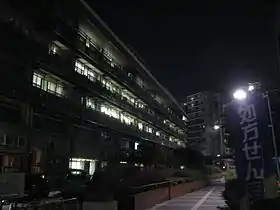 小説の病院は東京・中野の一等地にある設定となっている(写真は中野区内・桃園川緑道周辺)