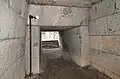 玄室（羨道方向）