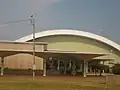 モンロー会議場、市役所の対面にある