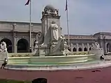 駅前の噴水
