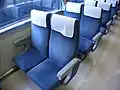 普通車の座席は主に簡易リクライニングシート。