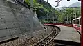 カーブしたホーム