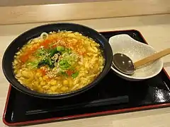 大正庵釜春が1978年頃に考案した「もろこしうどん」。現在も岡崎市周辺の15軒以上の店で提供されている。