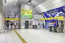 西側改札口（2021年12月）