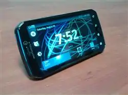IS11M（Motorola PHOTON）のベースモデルMotorola PHOTON 4G。ISW11Mの背面には「au by KDDI」のロゴが刻印されている。